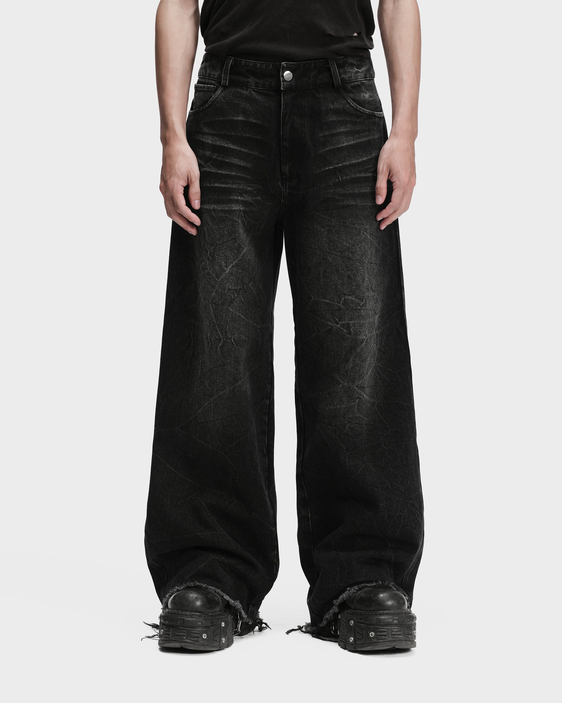 SLASHED DENIM