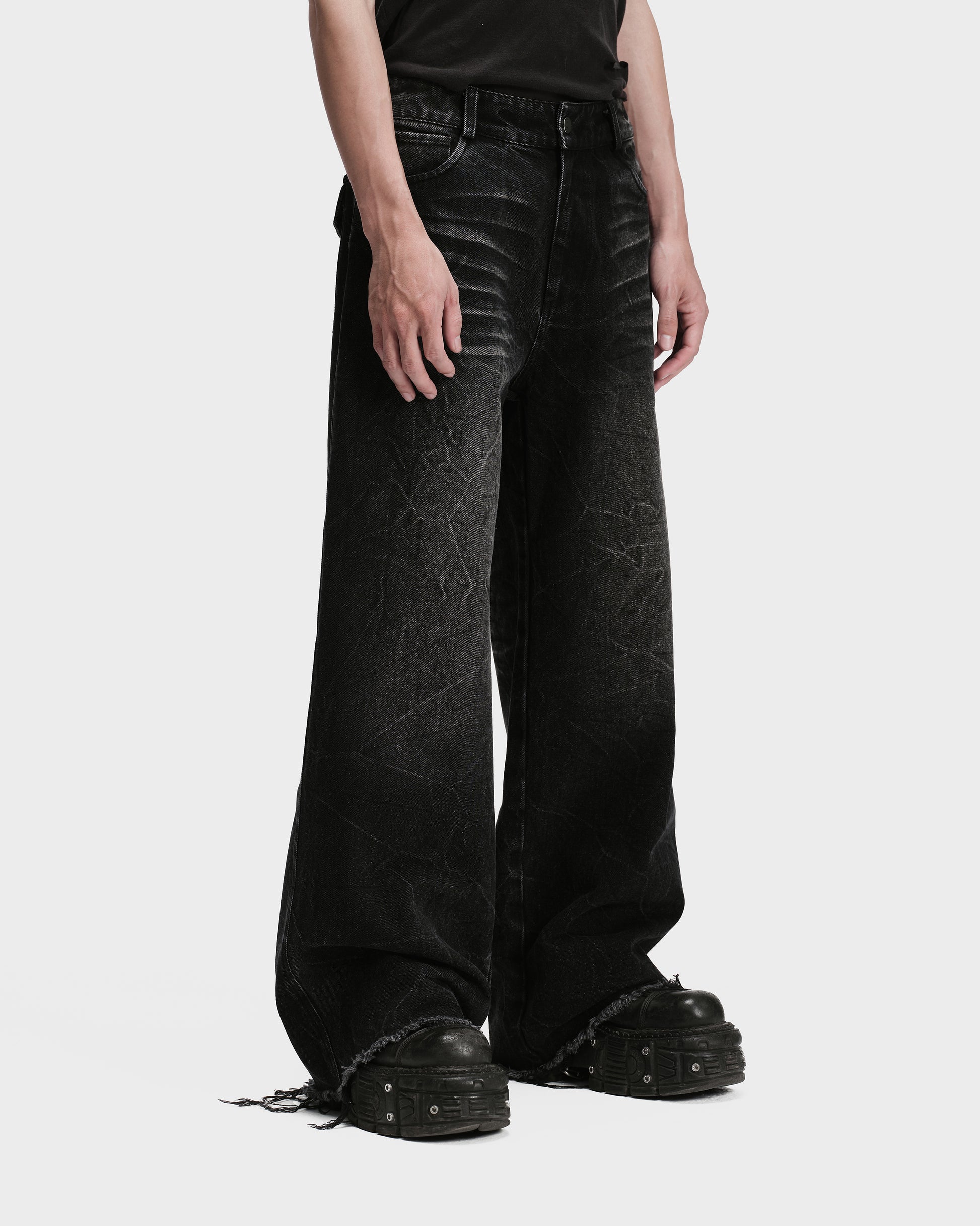 SLASHED DENIM