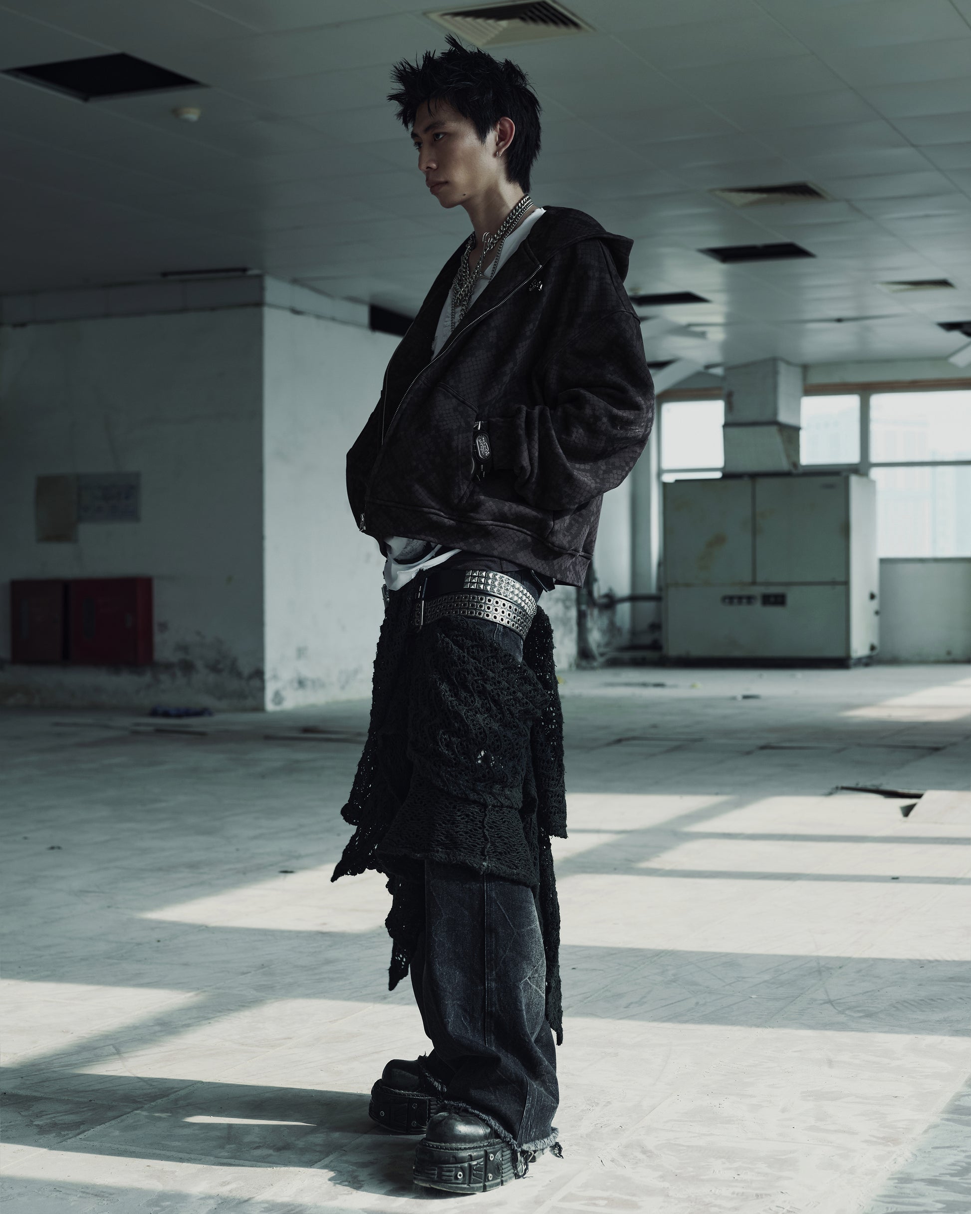 SLASHED DENIM