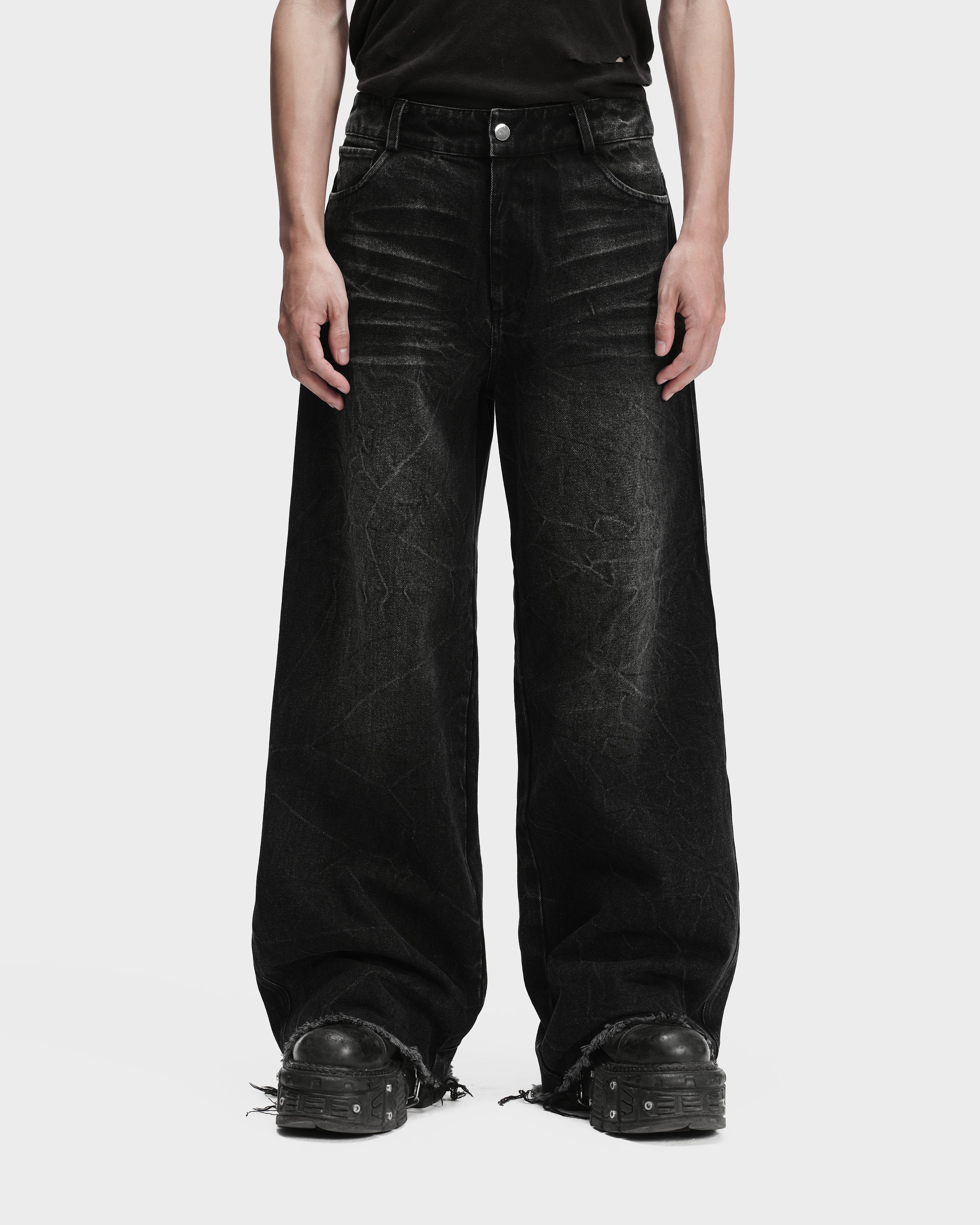 SLASHED DENIM