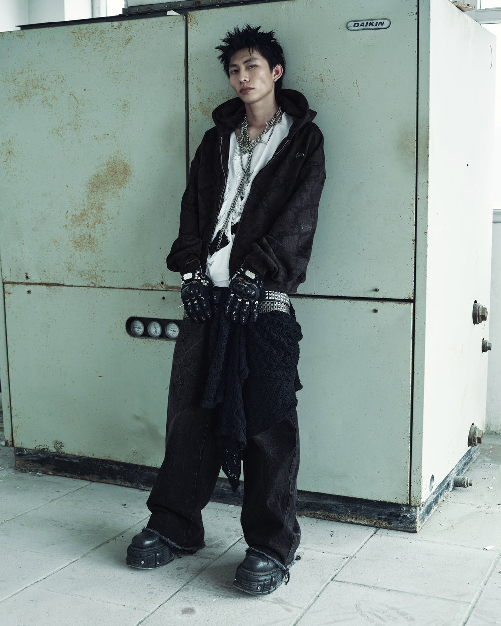 SLASHED DENIM