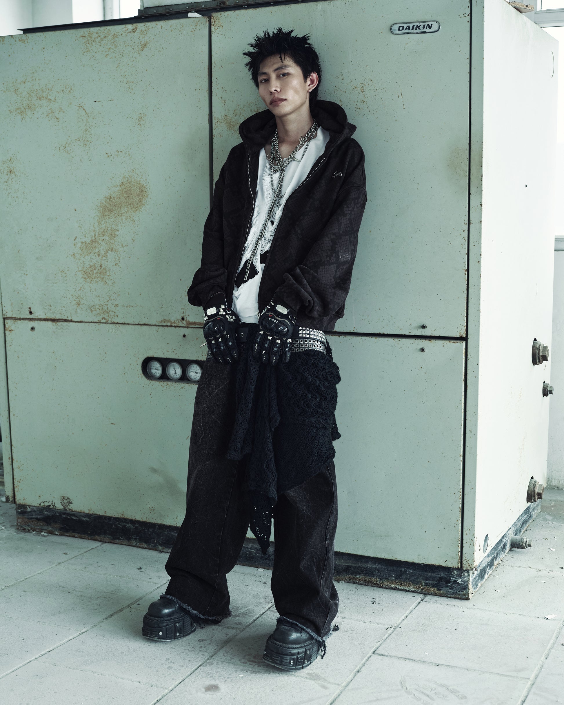 SLASHED DENIM