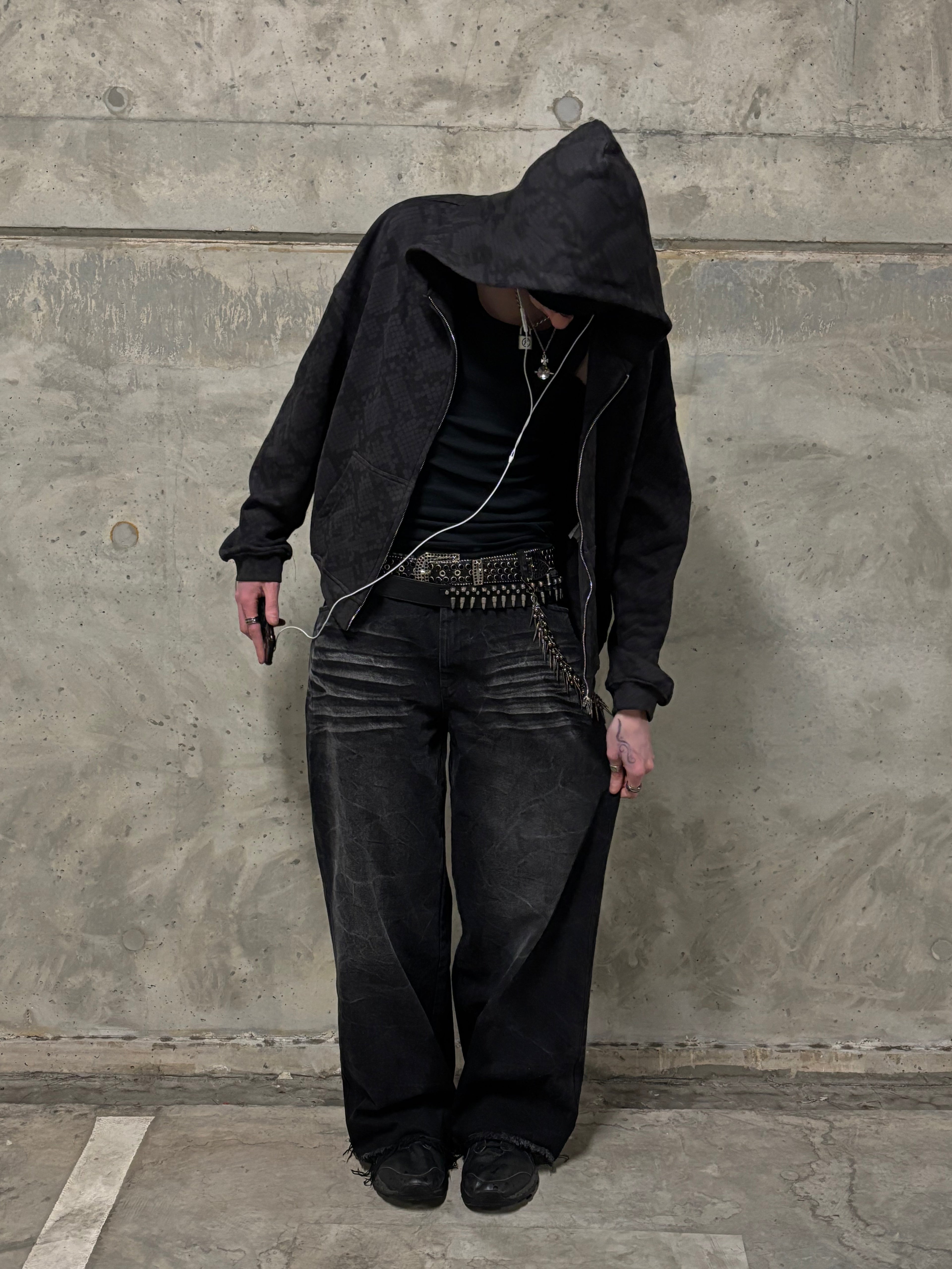 SLASHED DENIM